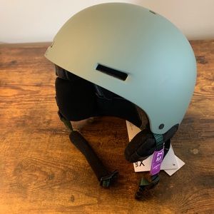 Burton Greta snowboard helmet